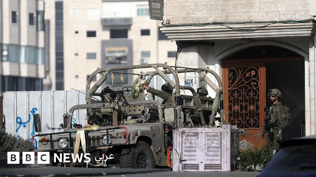 الجيش الإسرائيلي يواصل عمليته الواسعة في الضفة الغربية ويفرض قيوداً على التنقل