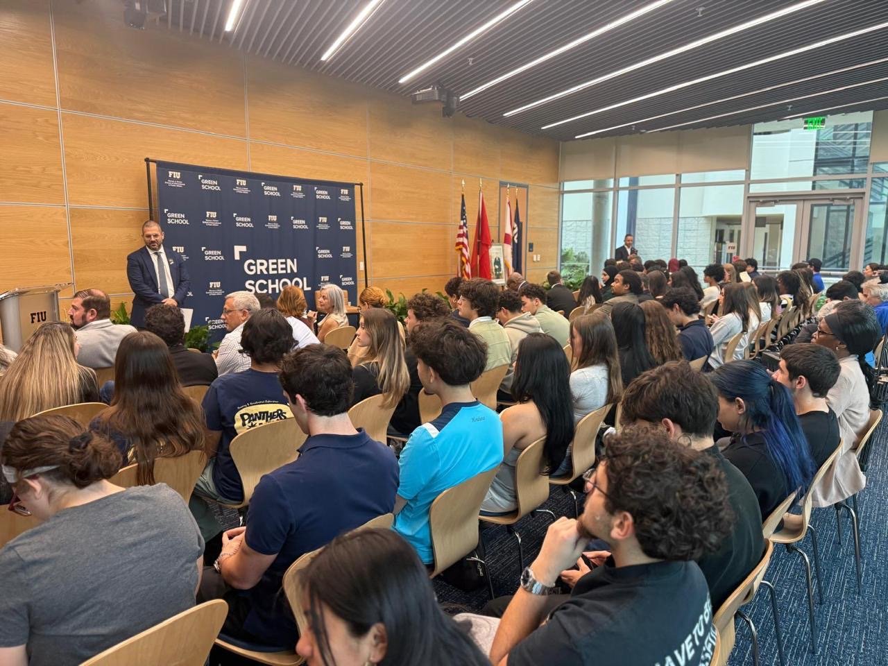 سفير المغرب لدى الولايات المتحدة يستعرض تحول المملكة ورؤيتها أمام طلبة جامعة فلوريدا الدولية
